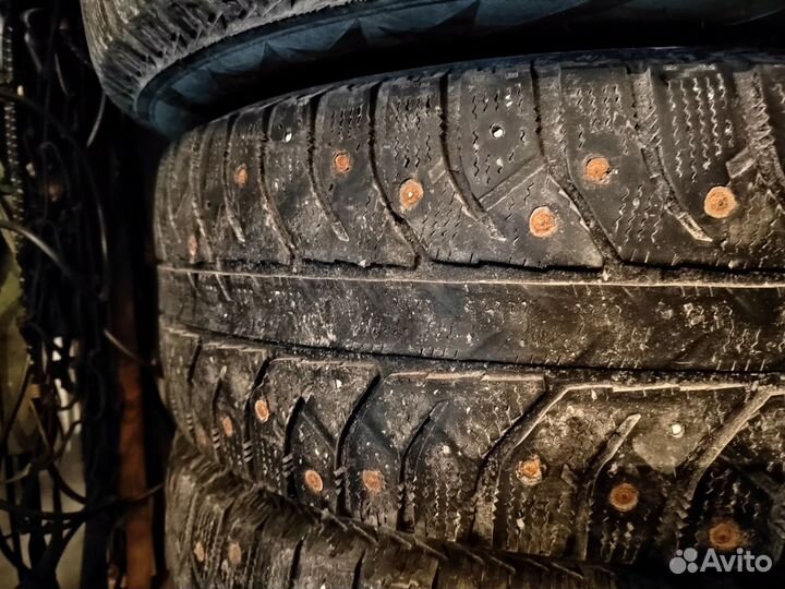 Bridgestone Ice Cruiser 7000 215/60 R16 95T