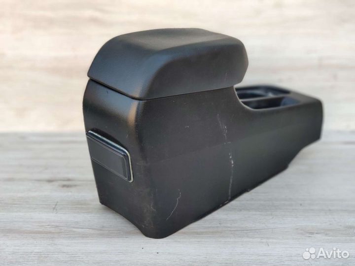 Подлокотник штатный Mitsubishi Lancer 9 IX