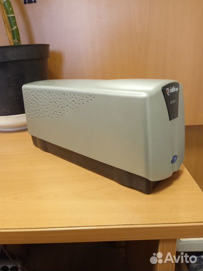 Источник бесперебойного питания Riello