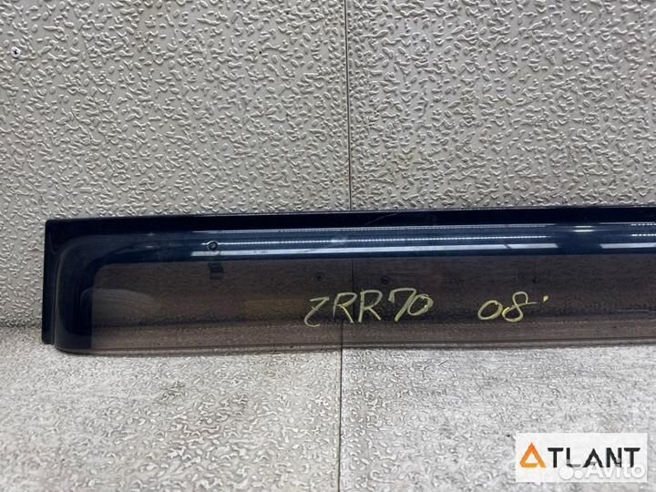 Ветровик задний левый toyota noah