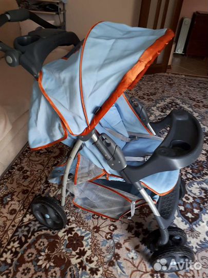Прогулочная коляска