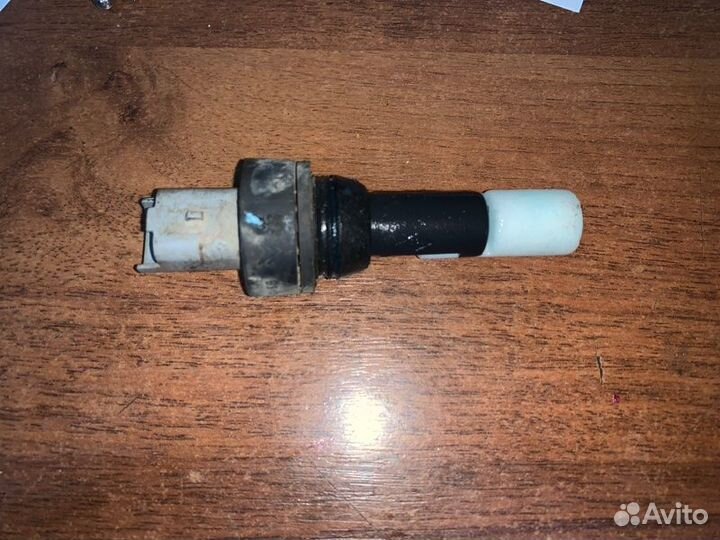 Датчик уровня бачка омывателя Peugeot 207 coupe 1