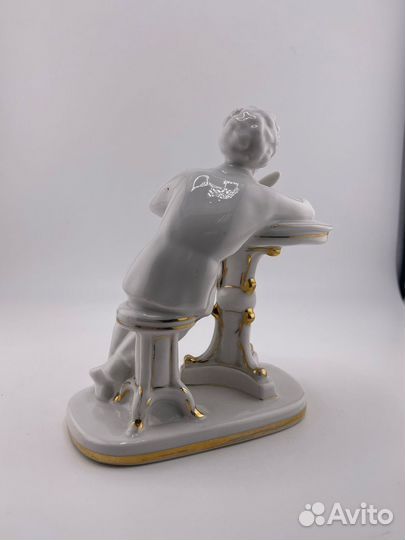 Статуэтка фарфоровая Юный Пушкин. лфз