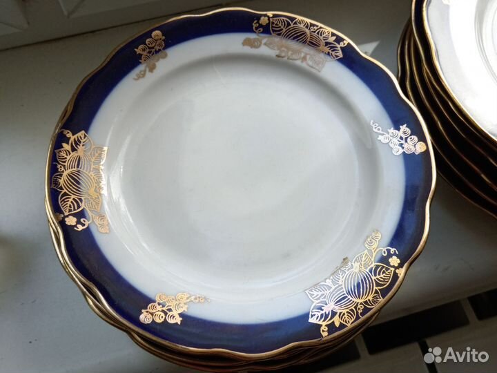 Тарелка Дулево кобальт ягоды резной край бронь