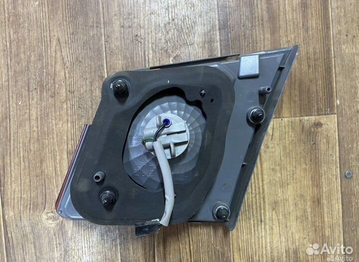 Задний левый внутренний фонарь Шевроле Круз седан