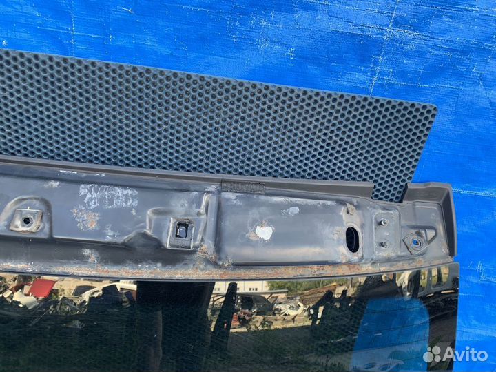 Стекло заднее в крышку багажника VW Touareg GP