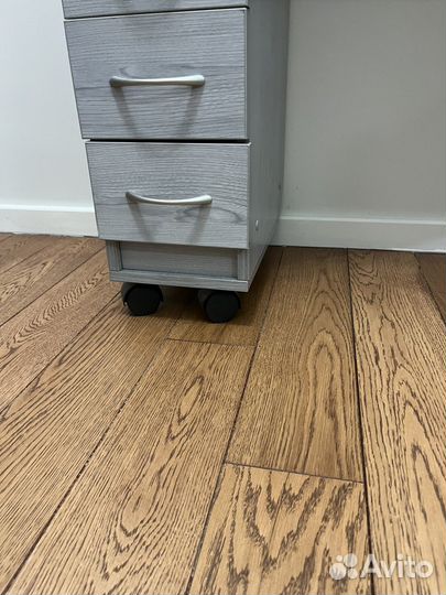 Туалетный столик (бесплатная доставка по Москве)