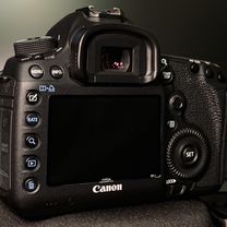 Зеркальный фотоаппарат Canon 5D Mark III