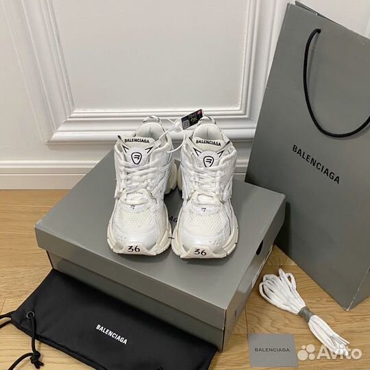 Кроссовки Balenciaga Runner женские