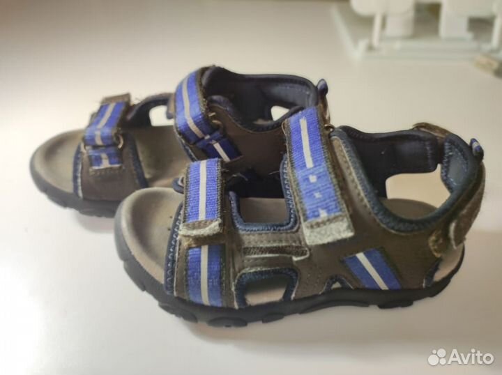 Продам сандали Geox р.29