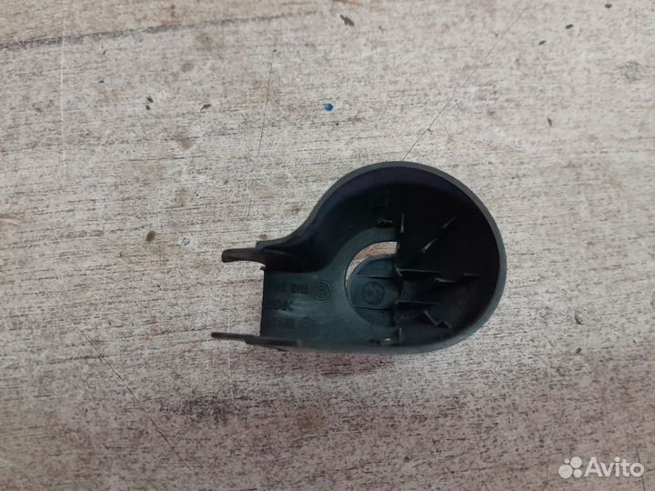 Крышка поводка заднего дворника Volkswagen Passat