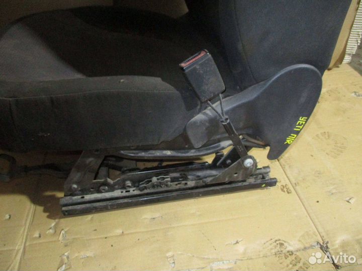 Сиденье переднее правое Skoda Yeti (5L)