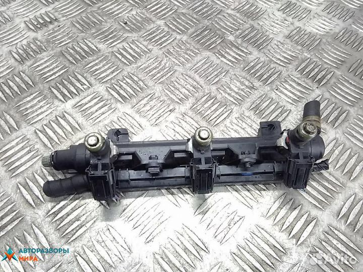 Топливная рампа Volkswagen Polo 5 2011 03E133320A