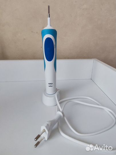 Продам электрическую зубную щётку Oral B