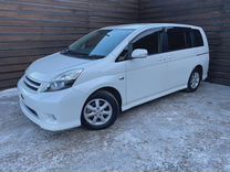 Toyota Isis 1.8 CVT, 2013, 115 000 км, с пробегом, цена 1 050 000 руб.