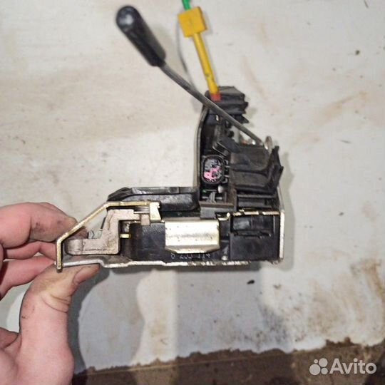 Замок двери передней правой BMW E36