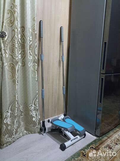 Тренажер для ног степпер с выдвижными палками