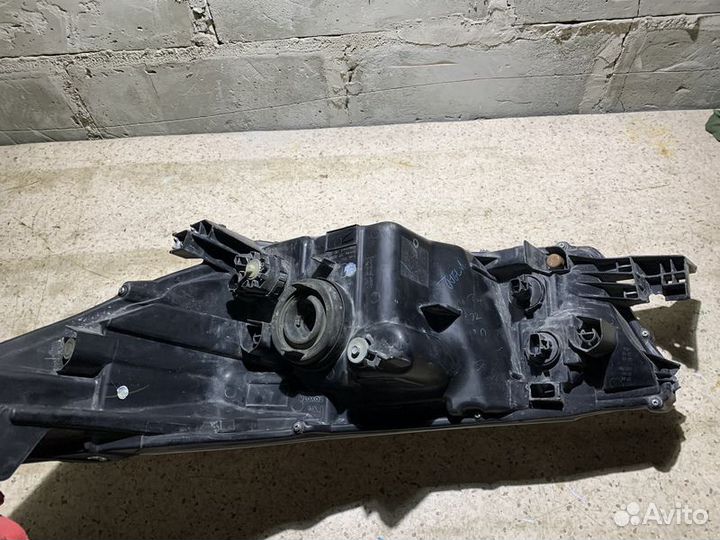 Фара Toyota Hilux