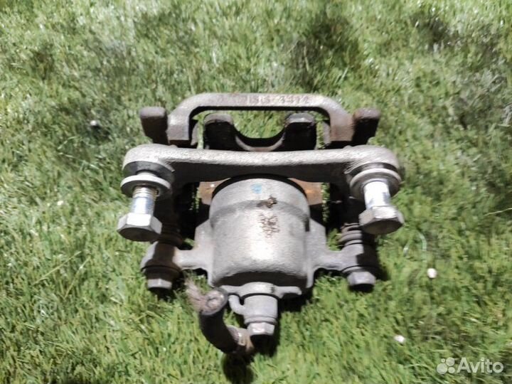 Суппорт тормозной задний правый Infiniti G35 V35