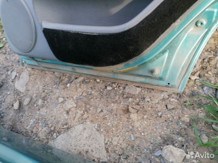 Дверь пер левая задние пассат Б4 седан