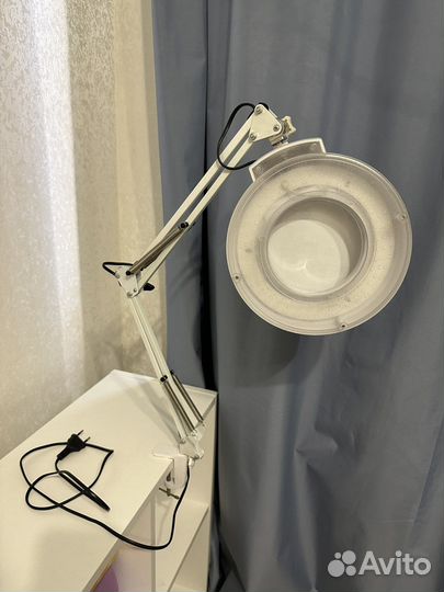 Косметологическая лампа лупа