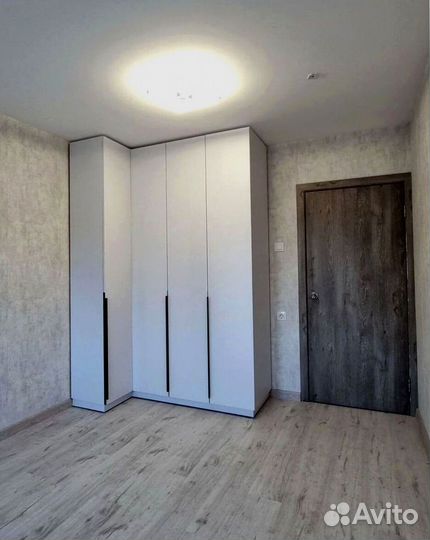 Шкаф с зеркалом, распашной