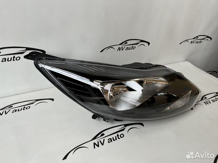 Ford Focus 3 фара передняя правая чёрная 11-15
