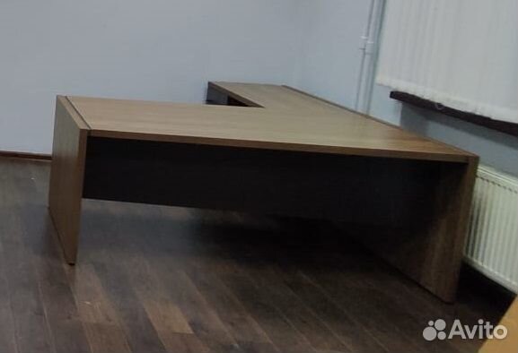 Стол руководителя угловой с тумбой