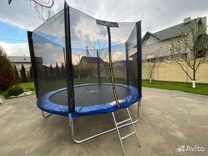 Батут с защитной сеткой