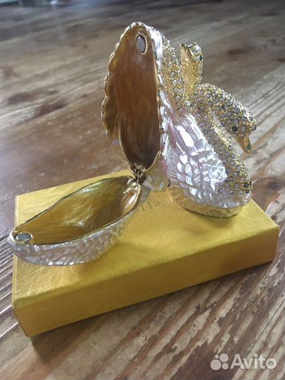 Лебедь со стразами декор