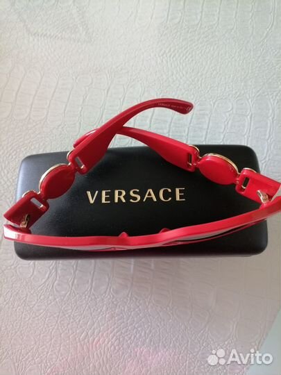 Новые солнцезащитные очки versace