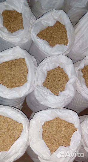 Кукуруза, ячмень, комбикорм в гранулах