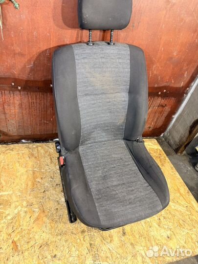 Сиденье переднеп левое Renault Duster 1