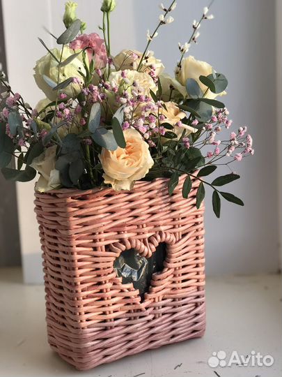 Корзина плетеная с сердечком