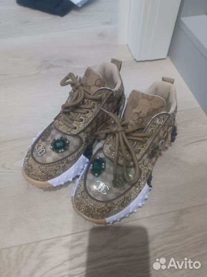 Кроссовки женские