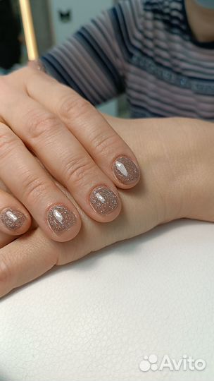 Модель на маникюр