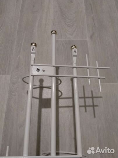 Подставка для цветов настенная