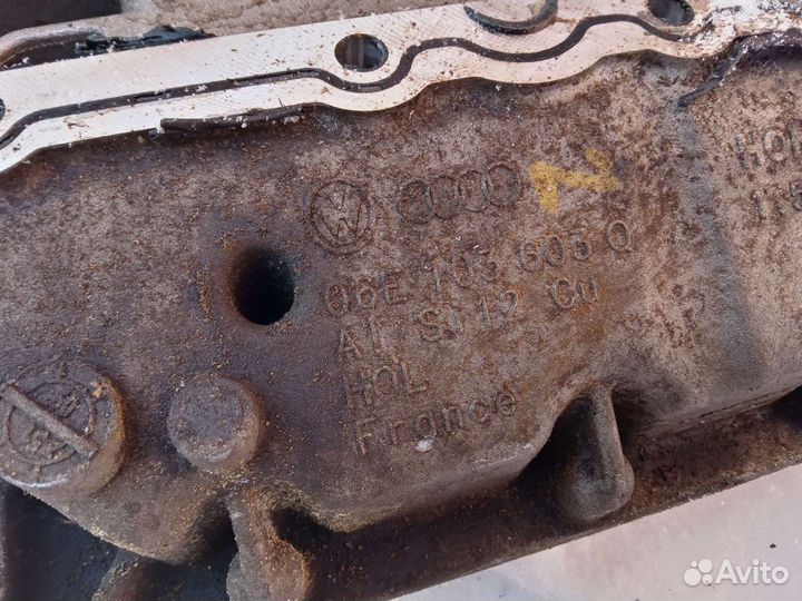 Верхний поддон Ауди а4 а6 а8 Audi A4 A6 A8