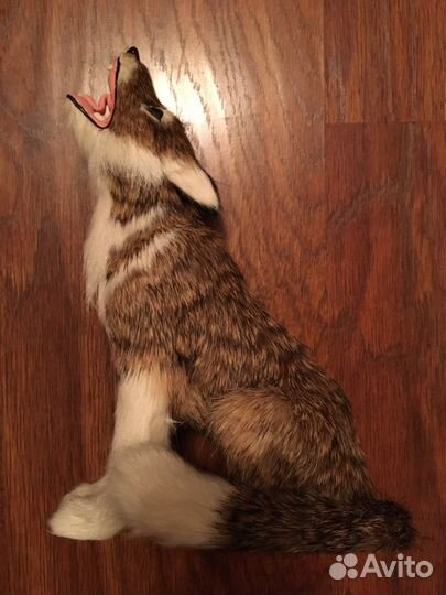 Статуэтка волк из натурального меха