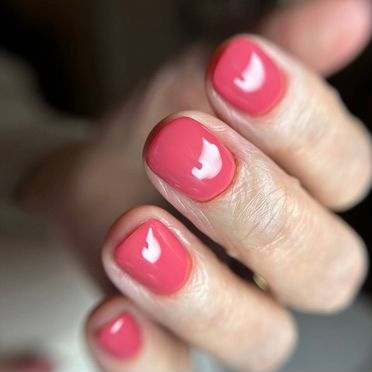 Нужна модель на маникюр