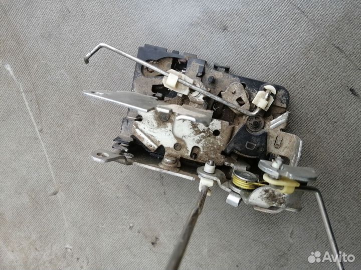 Замок двери передн. правой Renault Logan 2005-2014