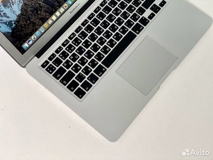 MacBook Air 2017 с Core i5 8g озу SSD диск