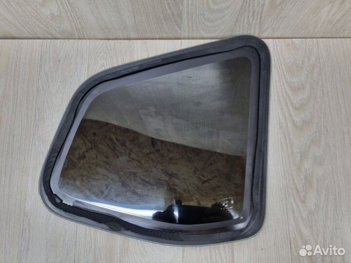 Стекло кузовное глухое (форточка) заднее левое