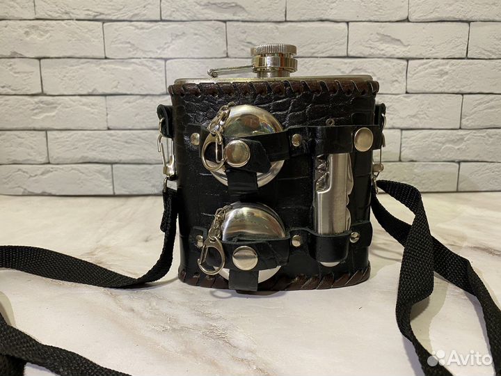 Набор туриста, фляга со складными стаканчиками