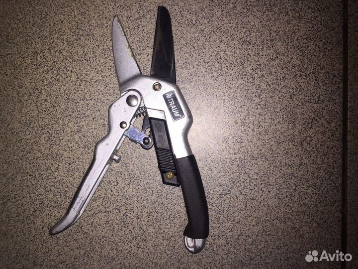 Секатор садовый