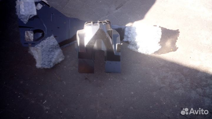 Брызговик передний левый, стакан, bmw x5, e70, f15