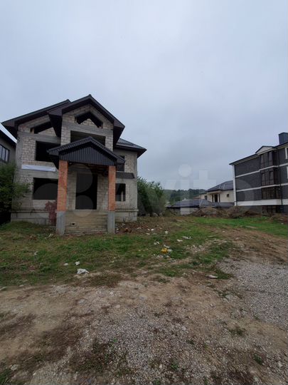 Дом 244 м² на участке 6,5 сот.