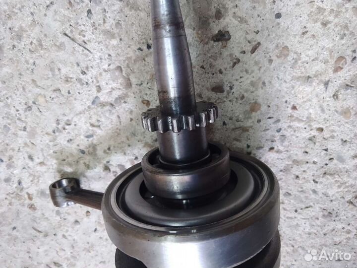 Коленвал двигателя скутера 139QMB Торнадо