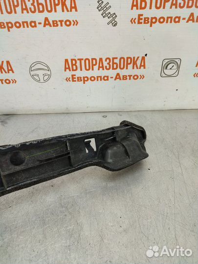 Пыльник крыла передний правый Toyota Auris E15