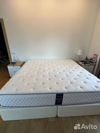 Кровать 200х200 с матрасом и тумбочками бу